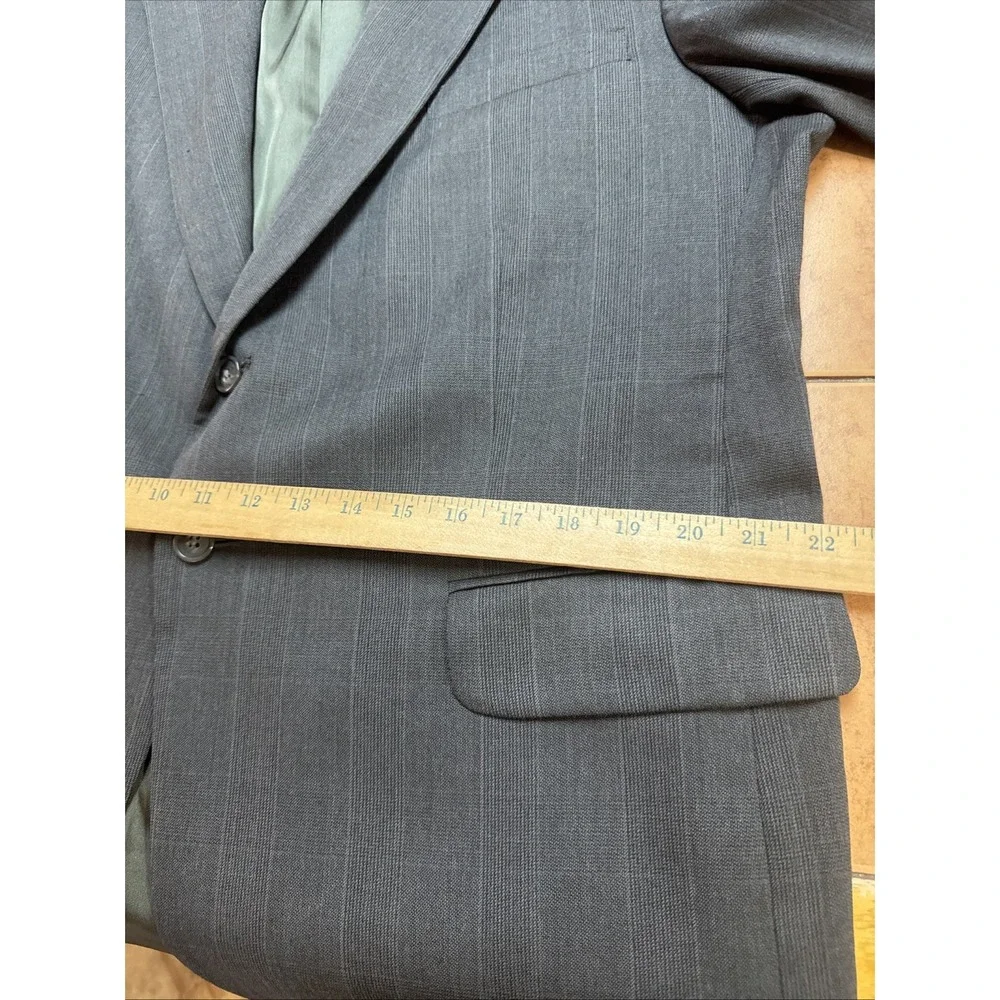 Stafford Vintage 2 Piece Suit 44S Pants 33 x 30 Gray Plaid Wool Blend USA Made